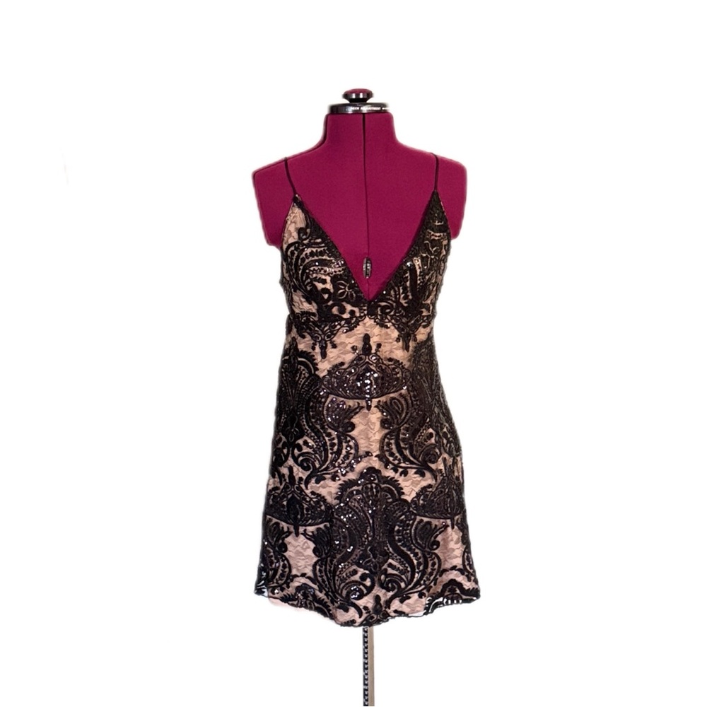 Free People Shimmer Mini Dress Size 0 Night Shimmer, Simple, Sexy Silhouette -